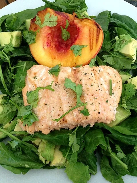 salmon peach avocado salad|Oliviaさん