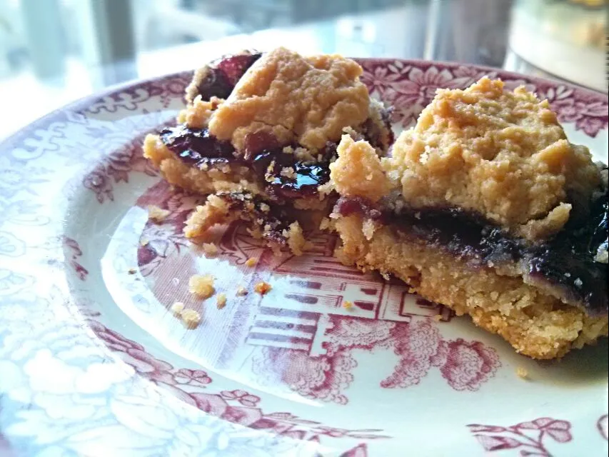 Oat & blueberry jam bar|Julie Tranさん