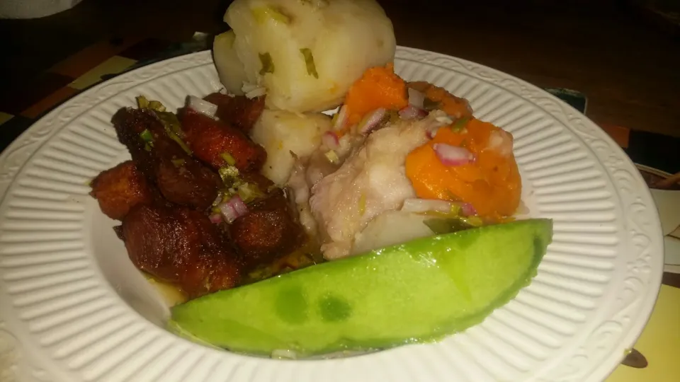 Todays Dinner  Root Vegetables fried pork with a cilantro  lime juice  olive oil red onion sauce|Frank Ortizさん