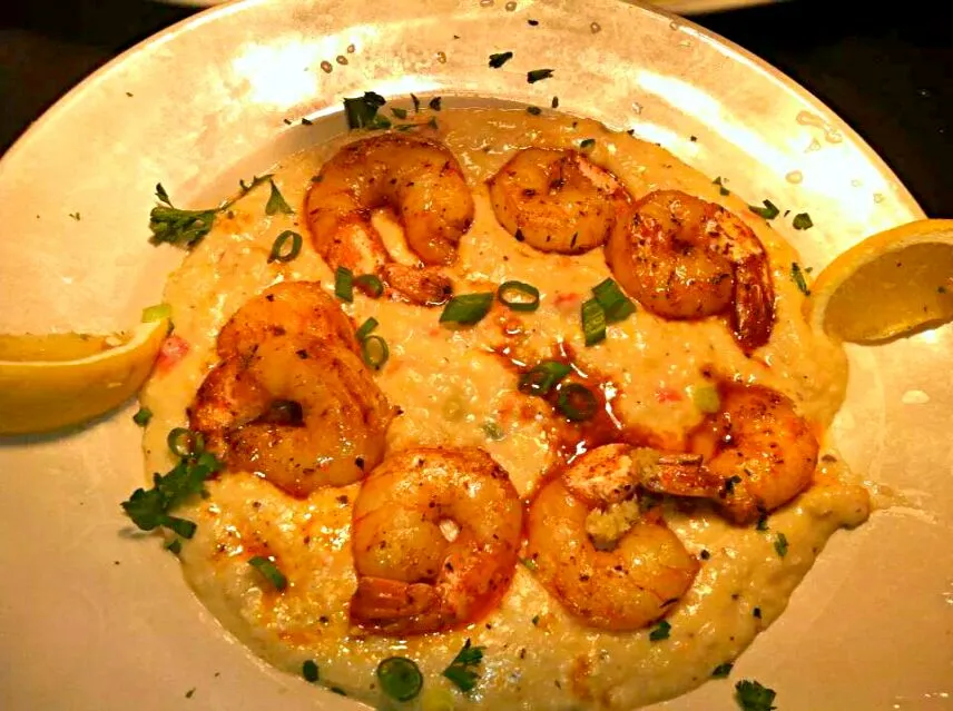 💦🐟💦2014 Louisiana Seafood Festival💦🐟💦 #Seafood #Louisiana #Lifestyle #Holidays/Celebrations 🎭 🎶🎭Royal House Oyster Bar in New Orleans Serving Shrimp and Grits 🎭|Alisha GodsglamGirl Matthewsさん