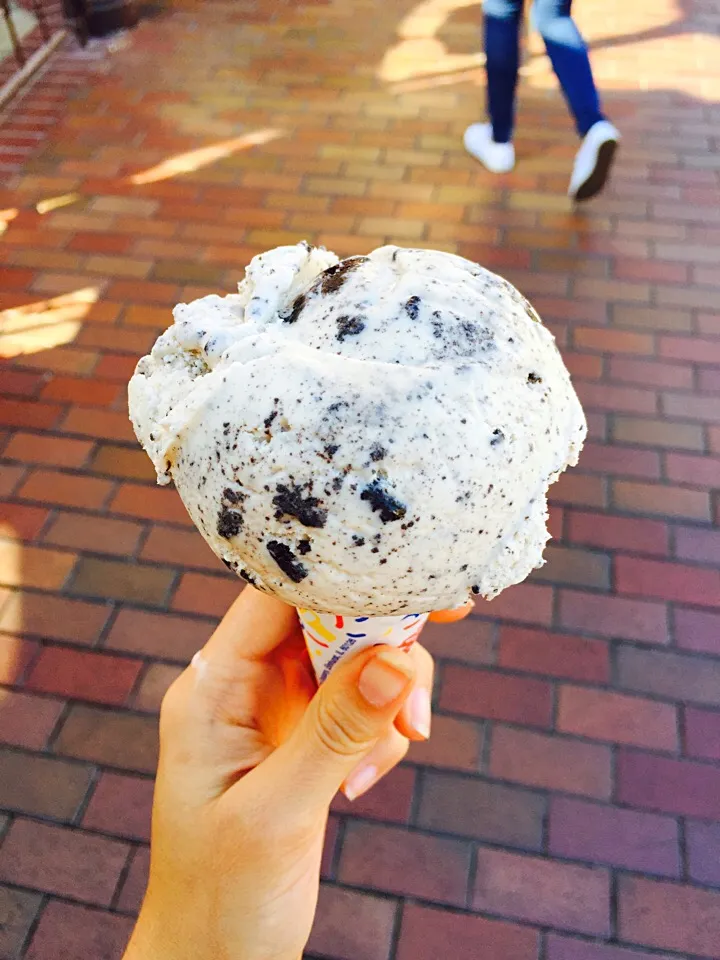 Cookies and cream ice cream @ Disneyland|victoria valerioさん