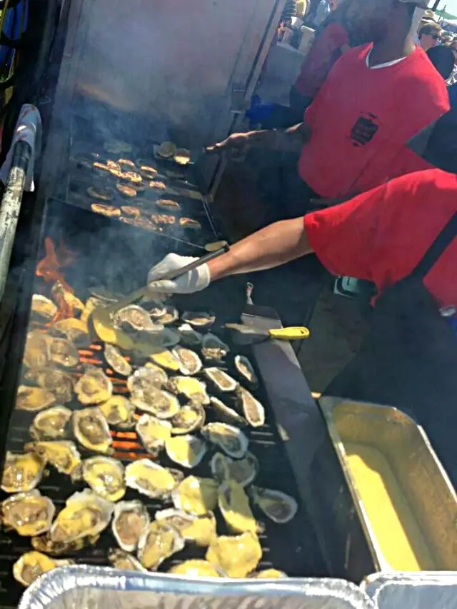 💦🐟💦2014 Louisiana Seafood Festival💦🐟💦 #Seafood #Louisiana #Lifestyle #Holidays/Celebrations 🎭 🎶🎭 Royal House Oyster Bar serving up Our Favorite charbroiled Oyst|Alisha GodsglamGirl Matthewsさん