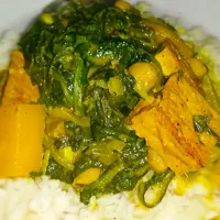 Coconut curry tofu with spinach and butternut squash on garlic ginger rice|Jayson Inkyoudown Flemingさん