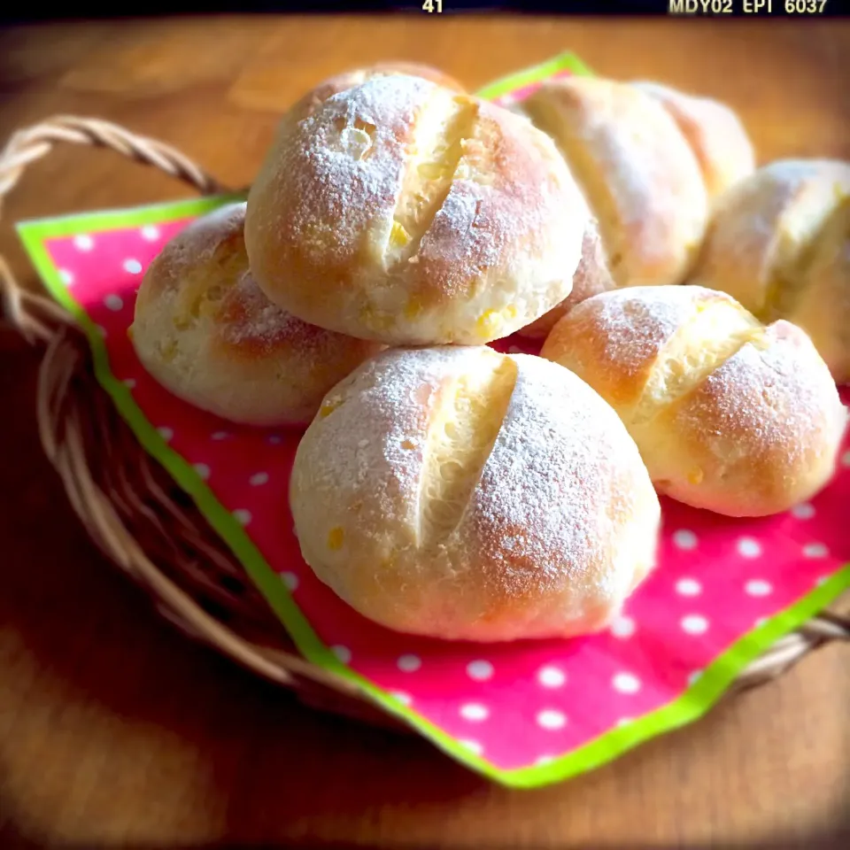 Snapdishの料理写真:パン焼きネコさんの料理 旬のとうもろこしで❤コーンパン♫|すずらんさん