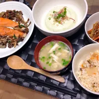 鮭のバター焼き、きんぴら、湯豆腐、みょうがの味噌汁、炊き込みご飯|Tomomi  Hasegawaさん