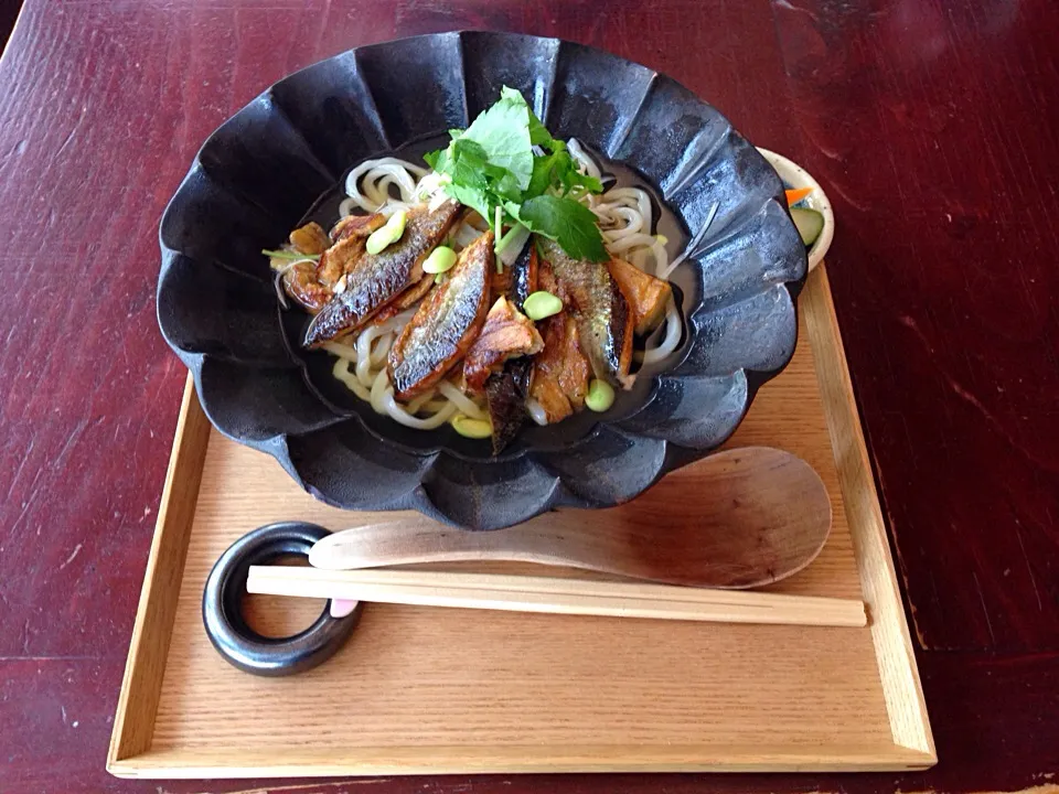 燻製にした焼き秋刀魚と焼き茄子の秋味うどん|ハギーさん