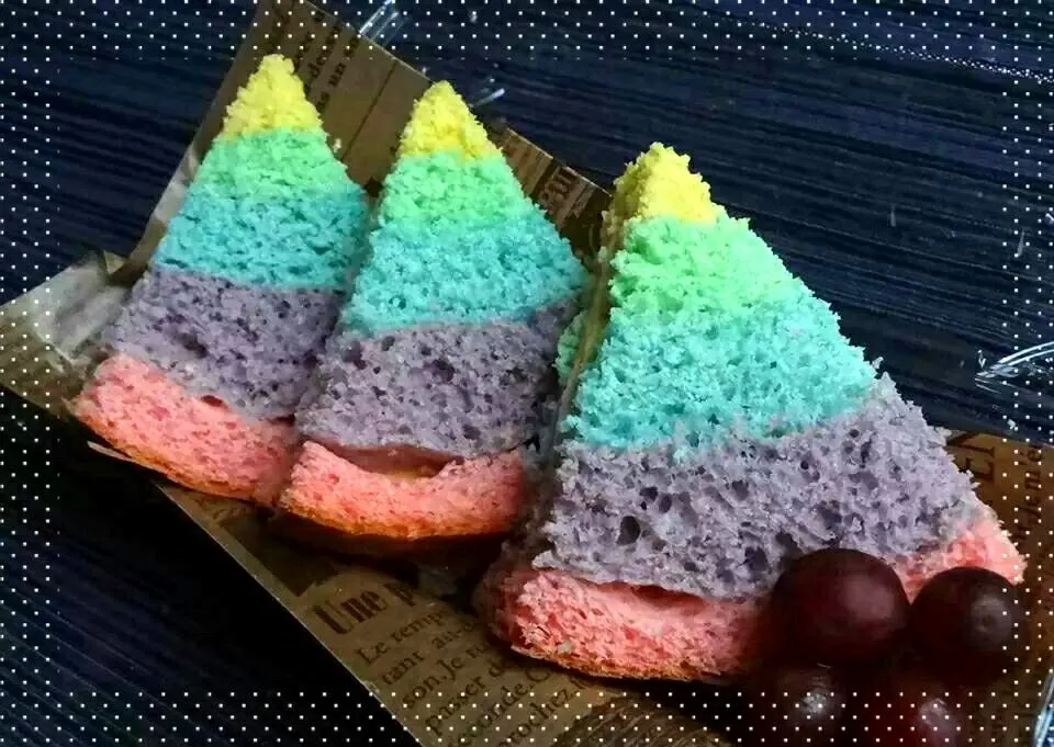 虹色サンド！Rainbow Color Sandwich🍡|The Reinhartsさん