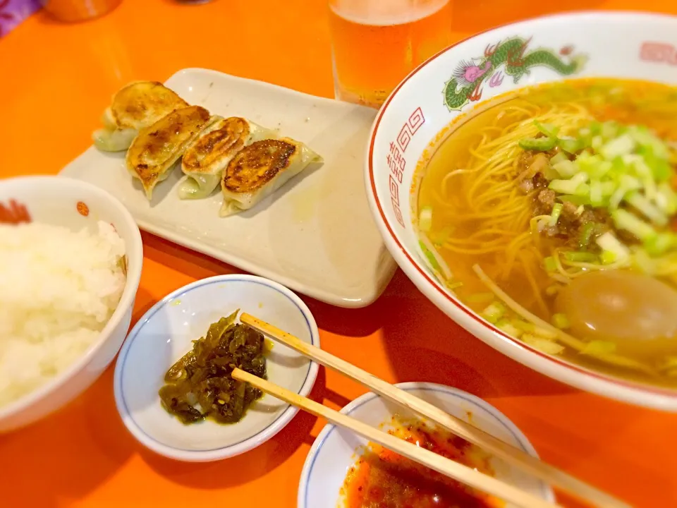 焼き餃子と担仔麺と白ご飯。|えすとさん