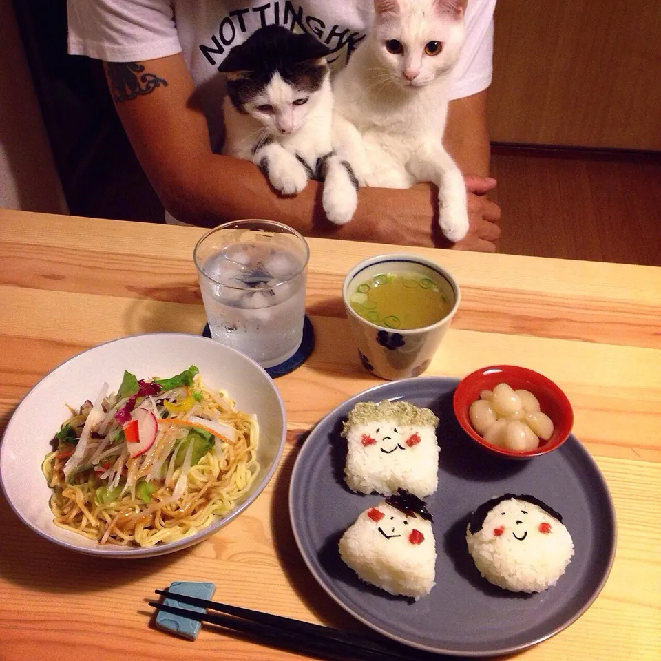 Snapdishの料理写真:サラダラーメン胡麻ダレ味。おにぎり。|naouさん