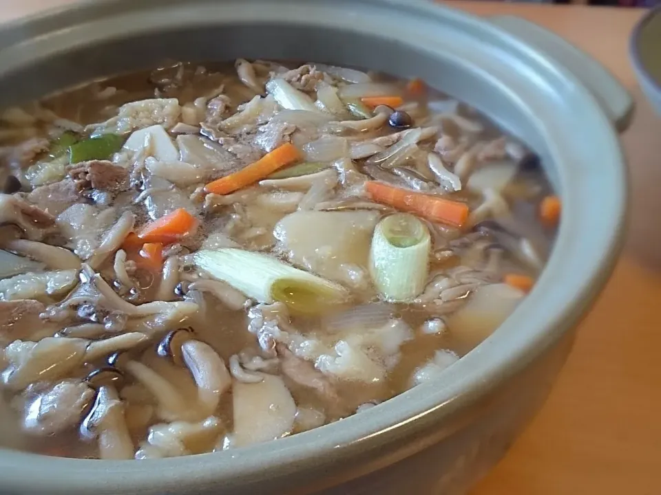 根菜とキノコたっぷり！芋煮でほっこり|cookingパパ五郎さん