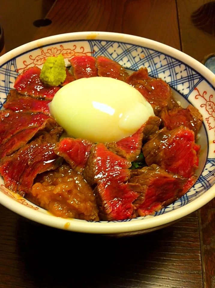 Snapdishの料理写真:3時間待った赤牛丼|まいさん