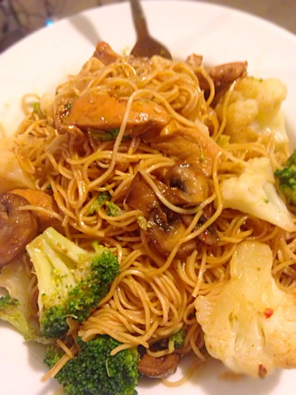 Chicken mushroom noodle stir fry|Elise Templetさん