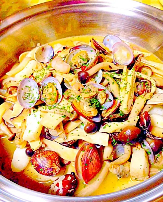 Mushrooms and Mix Seafoods in Garlic/OliveOil Sauté|Ederさん