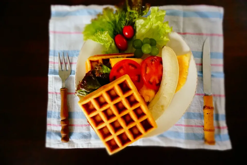 ワッフルサンドの朝ごはん🍞🍴|hoppeさん