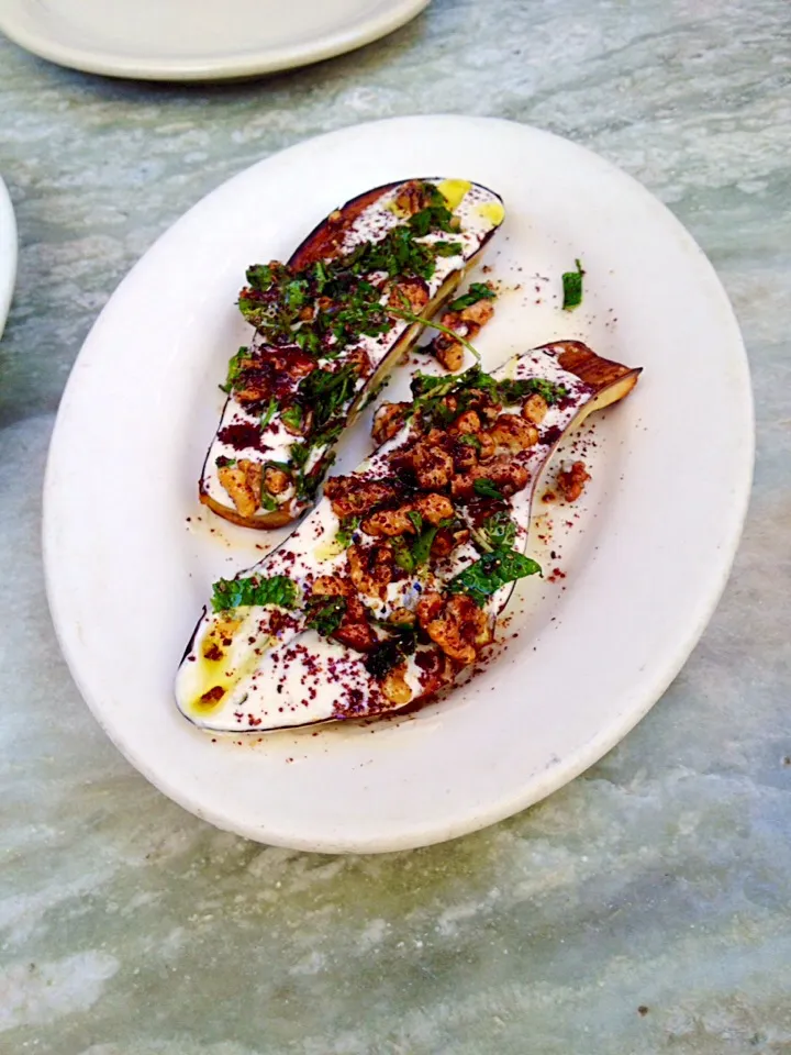 Gjelina- eggplant, mint, yogurt, walnuts|Sarah Mahoneyさん