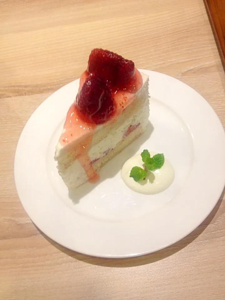 Strawberry fresh cream cake 🍓|KanoKさん