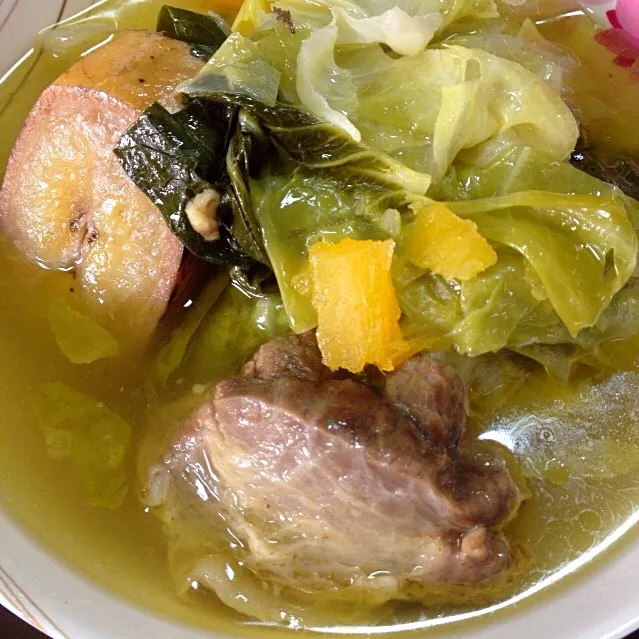 Snapdishの料理写真:Nilagang Baboy 豚肉のニラガ。バナナを皮付きのまま煮込んでいるのは、煮崩れしないようにするためだそうです。|Kenny Hiraiさん