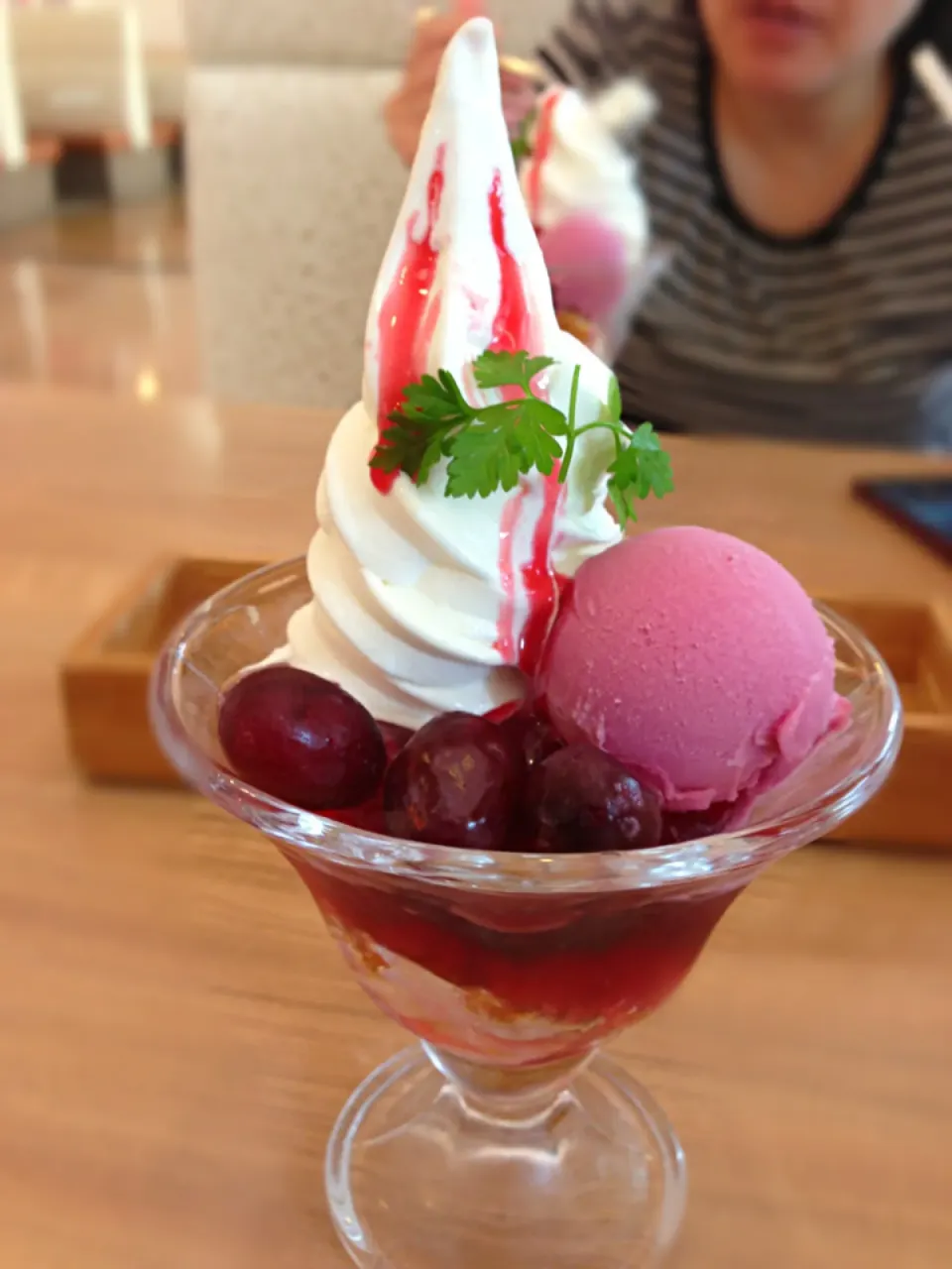 Snapdishの料理写真:不二家ぶどうパフェ🍨🍇|ミツさん