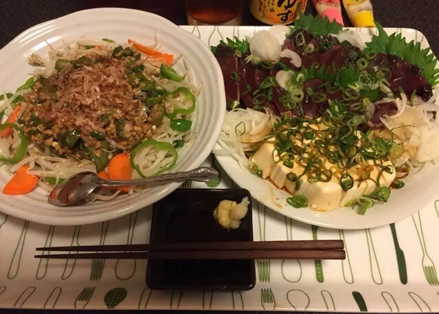 オクラ納豆モヤポン、鰹のたたき、スライス玉ねぎ、冷奴！٩꒰๑• ̫•๑꒱۶♡✨|サソリさん