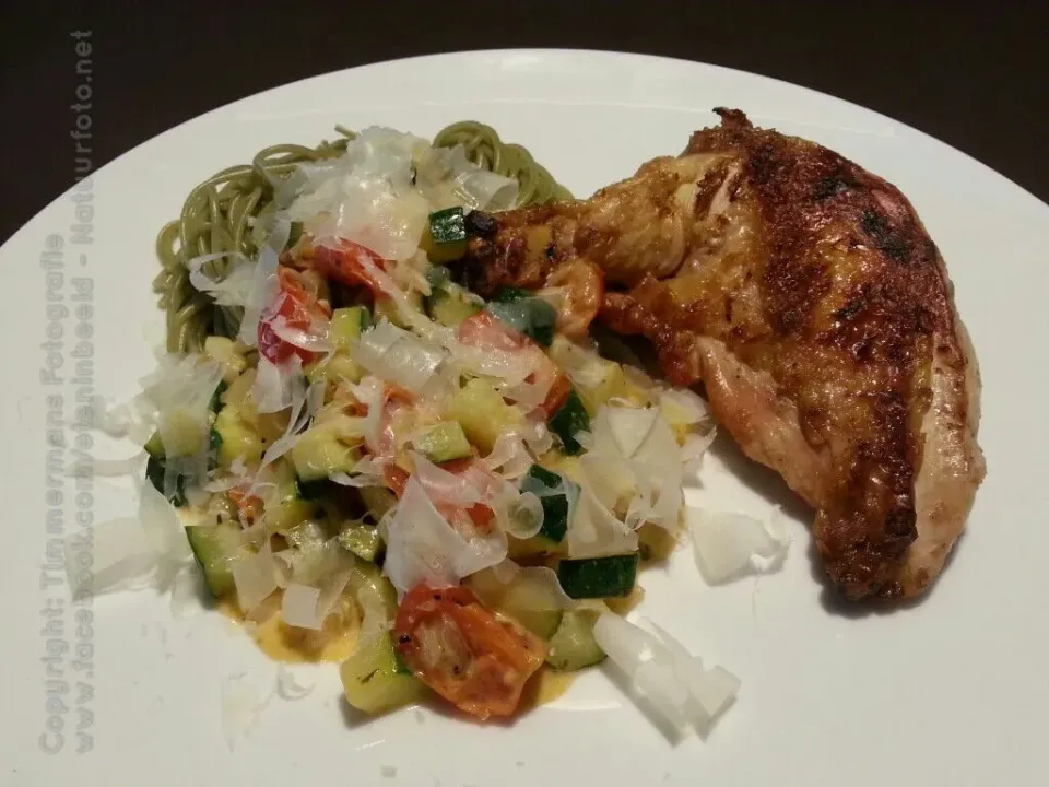 Chicken, zucchini and pasta|Frank&Jolanda - Eteninbeeldさん