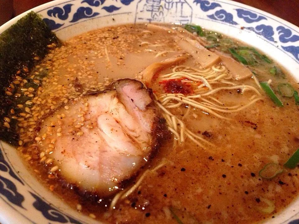 亀王ラーメン 十三店~豚骨こってりラーメン|由寿妃さん