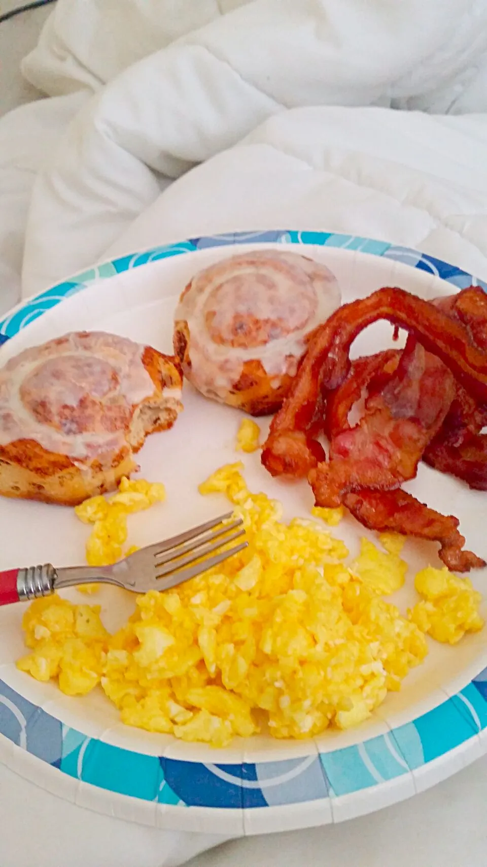 #Bacon #Eggs #Cheese #CinniamonRolls|Shakeema Martinezさん