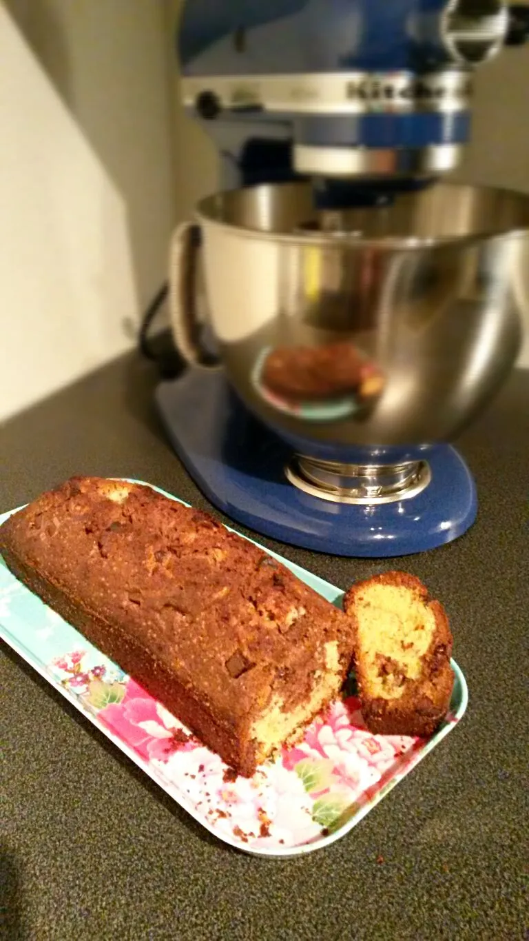 Vanilla & chocolate marble cake with dark chocolate chunks|Anniekさん