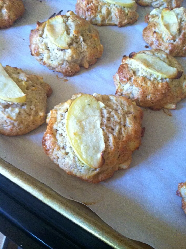 Snapdishの料理写真:Apple Scones|K Goodnessさん