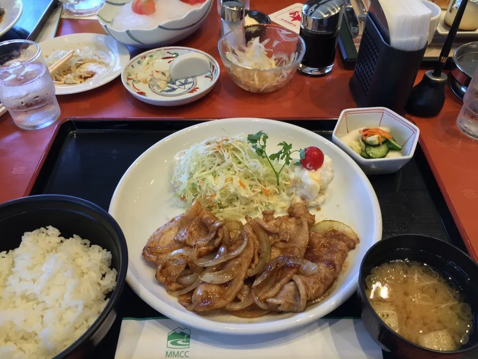 トウモロコシ豚！生姜焼きランチ|東京ライオンズさん