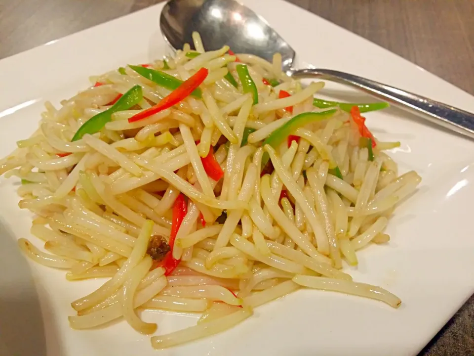 Snapdishの料理写真:Crystal Jade Salted Fish Beansprouts with Capsicum|🌷lynnlicious🌷さん