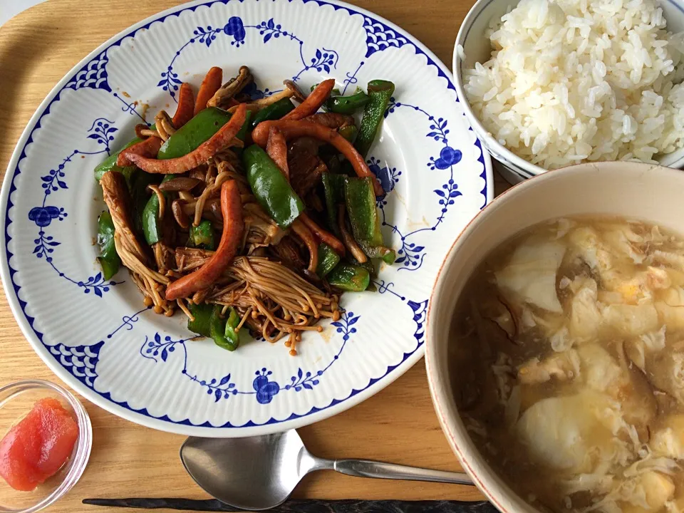 Snapdishの料理写真:10/13/2014 雨の日の早お昼ごはん…|Jean Nobyさん