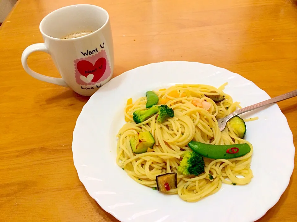 Mah breakfast..peperoncino spaghetti with a cup of cappuccino ;~_~)|Mizz Palomaさん