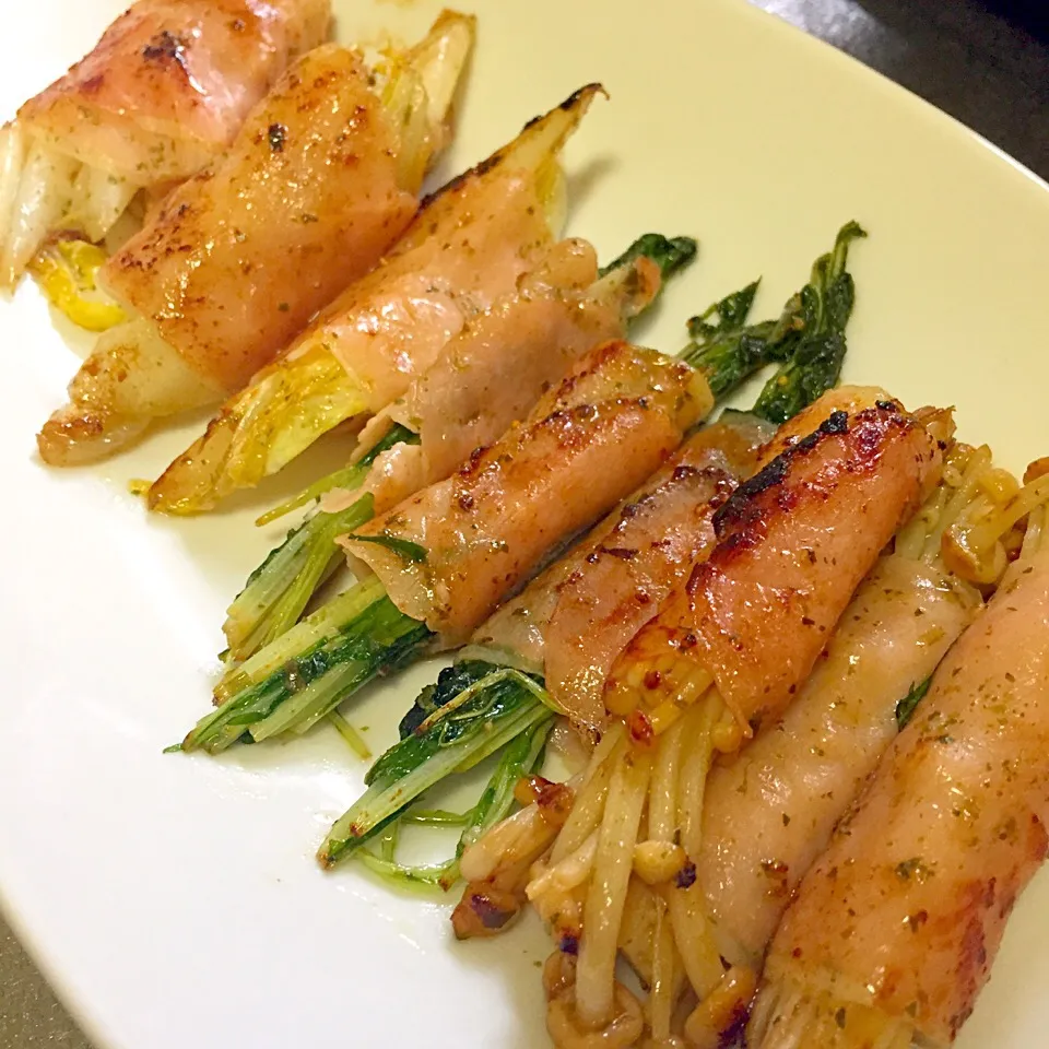 Snapdishの料理写真:Fried veggies wrapped in ham|Laarni Nabongさん