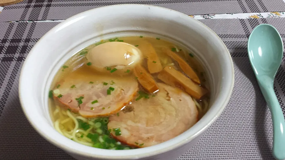 おうちにて、新潟あっさり醤油ラーメン🍜|三宅章人  Akihito Miyakeさん