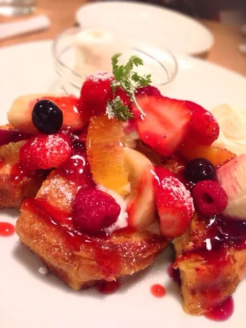 栄のフレンチトースト専門店アメリカフェのふわふわパンケーキ^ - ^かわいい店内は女性ばかりでサラリーマンは場違いでしたーf^_^;でも甘いの好きなんです☆|すぐるぐるさん