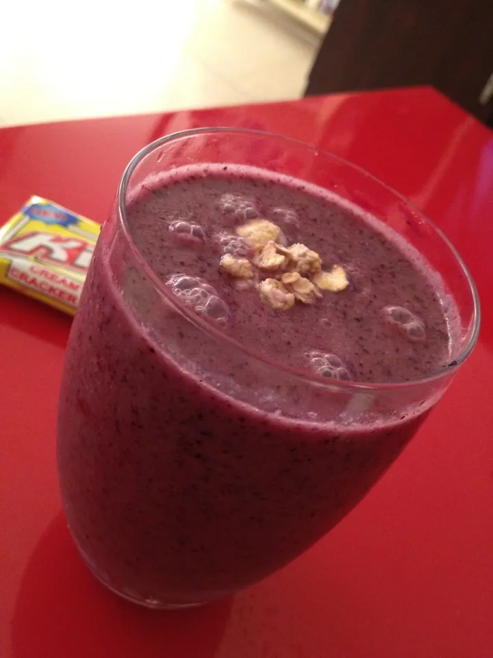 Blueberry and apple and Greece yogurt smoothie!|Elaineさん