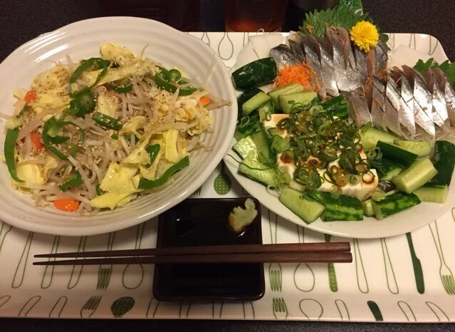 Snapdishの料理写真:野菜炒め、秋刀魚のお刺身、塩もみキュウリの胡麻油和え、冷奴！꒰*✪௰✪ૢ꒱✨|サソリさん