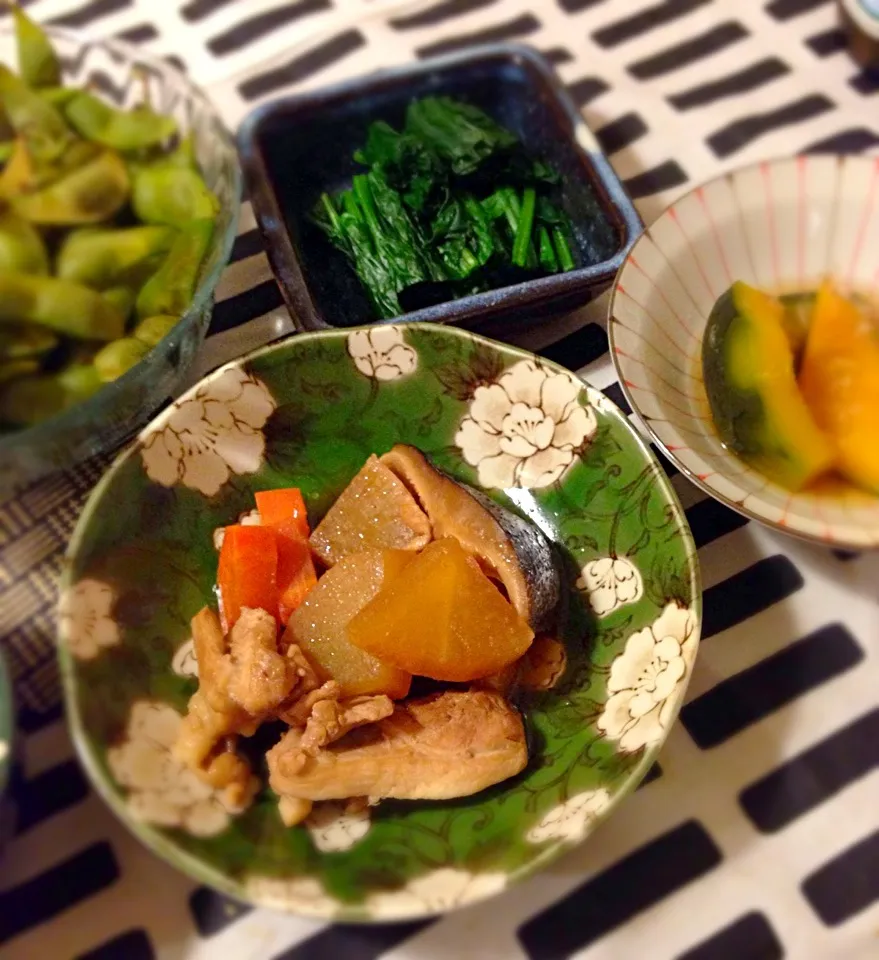 久しぶりの日本は煮物で❤️鶏と大根の煮物🍀あっさりカボチャの煮物🍀ほうれん草のお浸し🍀黒豆枝豆|mochaさん