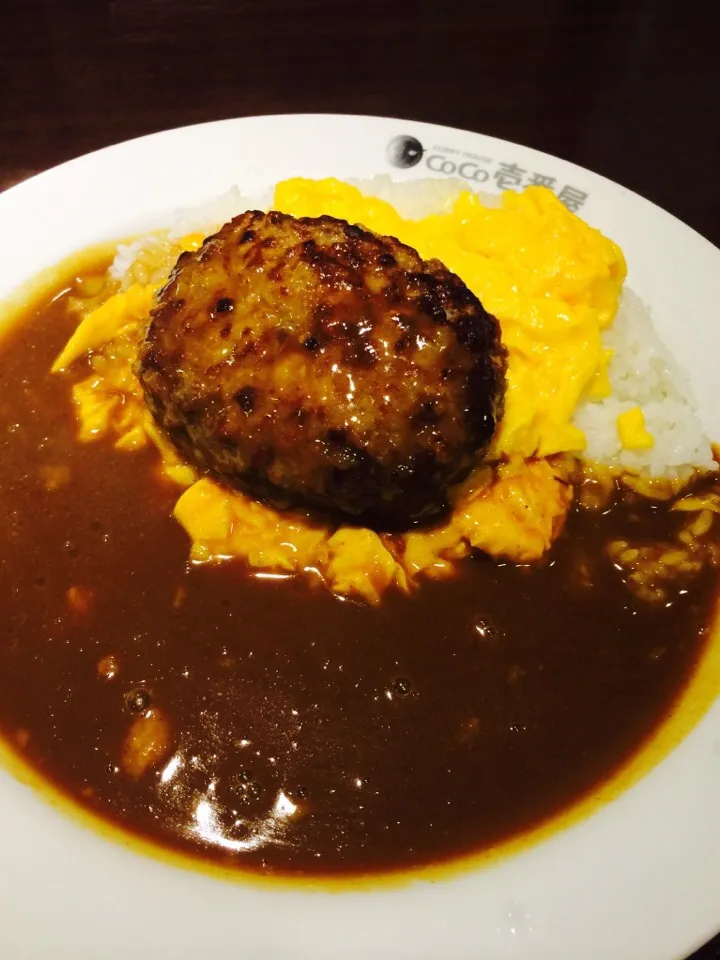 オムカレーにチーズinハンバーグ ヤバイよ(^^)|くいちゃんさん