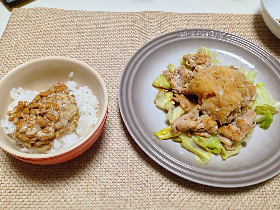 Snapdishの料理写真:豚キャベツのおろしポン酢 納豆ご飯|にゃろめさん