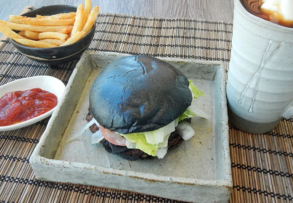 Snapdishの料理写真:Kuro Black Diamond Whopper|Craig Colemanさん