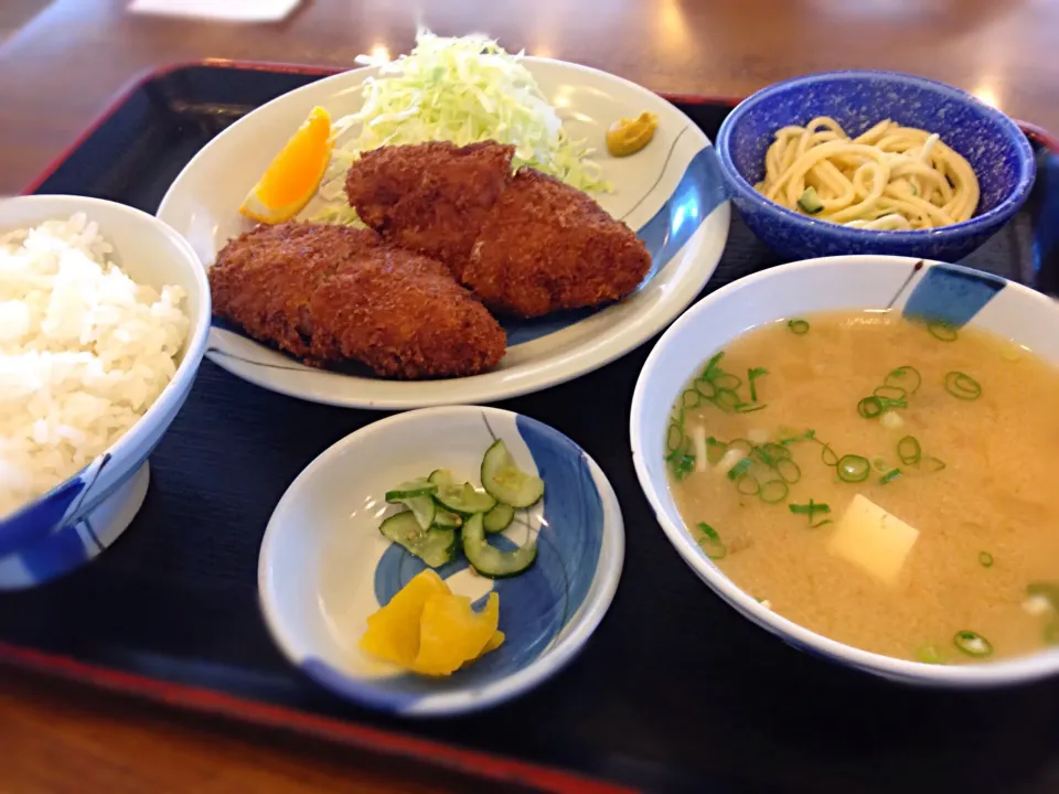 Snapdishの料理写真:メンチカツ定食|古山さん