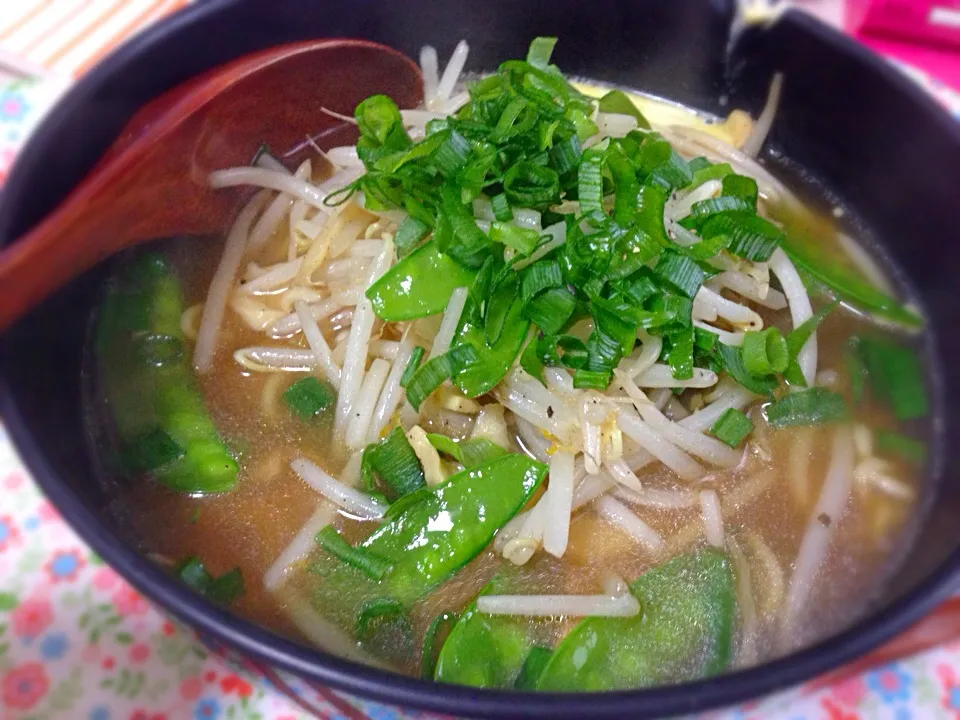 野菜たっぷり味噌ラーメン(インスタント)バター風味|よんさん