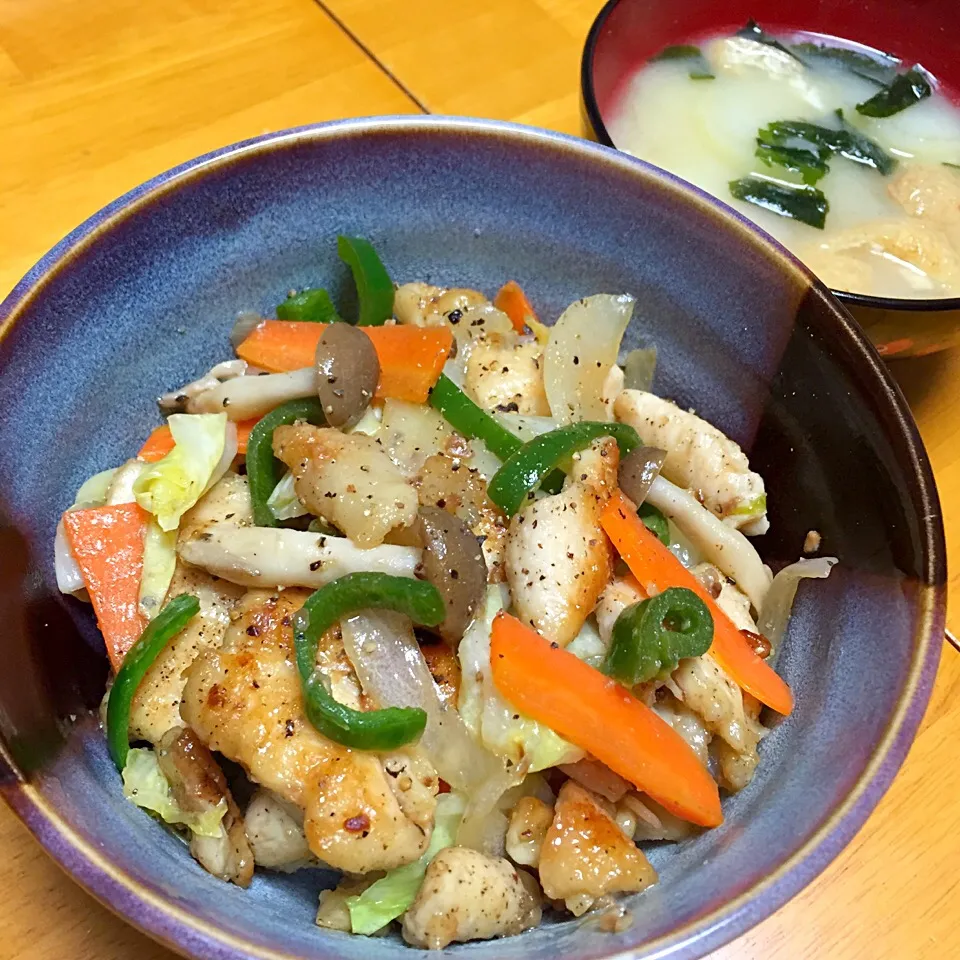 ガーリック塩レモンチキン野菜炒め丼|カウンター嬢さん