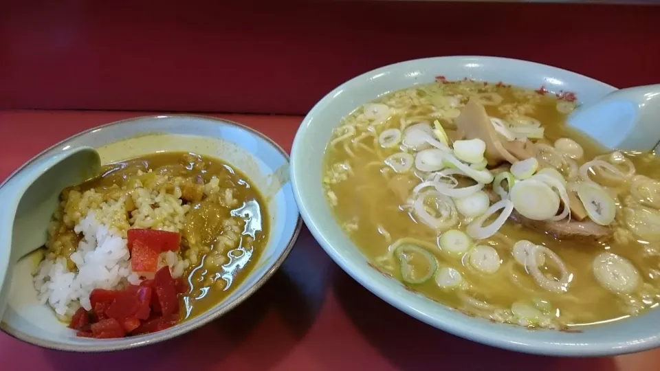 Snapdishの料理写真:ニンニクラーメン&茶碗カレー|サイファさん