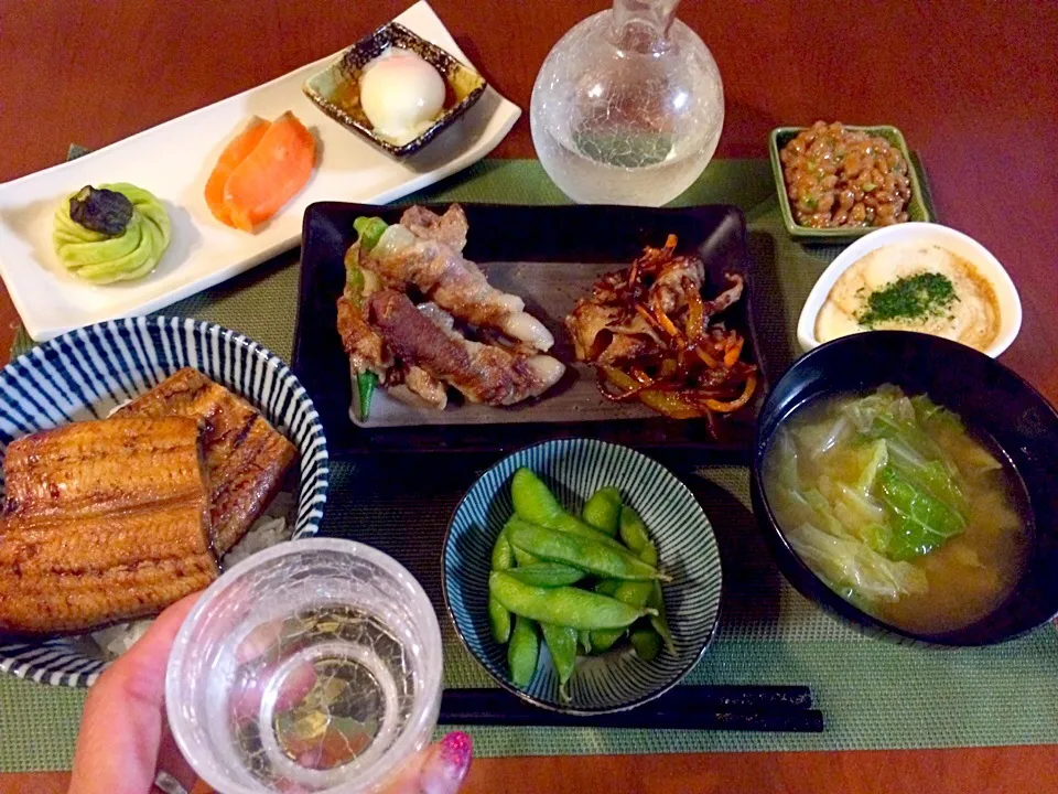 Today's Dinner🍴前菜･小鉢(納豆･大和芋･枝豆)･ｵｸﾗの肉巻き&ｱｯﾌﾟﾙｿｰｽ炒め･鰻丼･白菜のお味噌汁|🌈Ami🍻さん