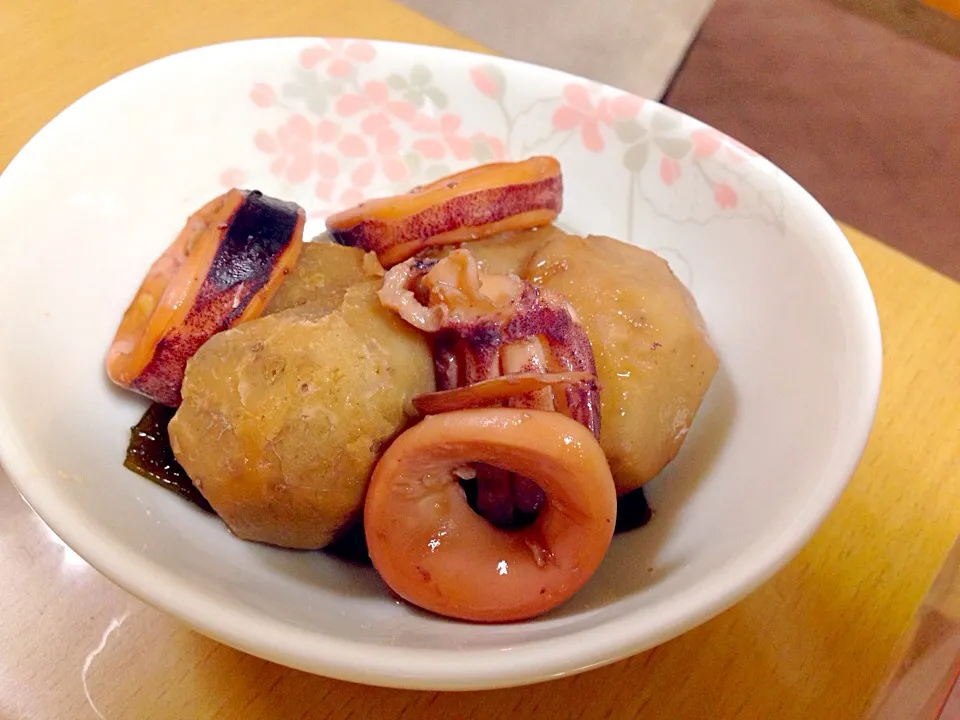 大好きなオカズ😍里芋とするめいかの煮物|かわちさん