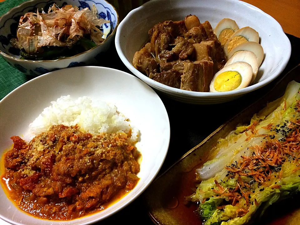 チキンキーマトマトカレー、Manami Fugikawaさんのふわとろ豚の角煮♡、蒸し白菜のエスニックだれ、オクラとピーマンの醤油炒め|ぷっくりんこ💙さん