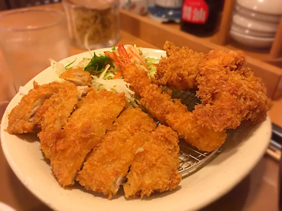 Snapdishの料理写真:やよい軒 ミックスカツ定食|ddr3rdmixさん