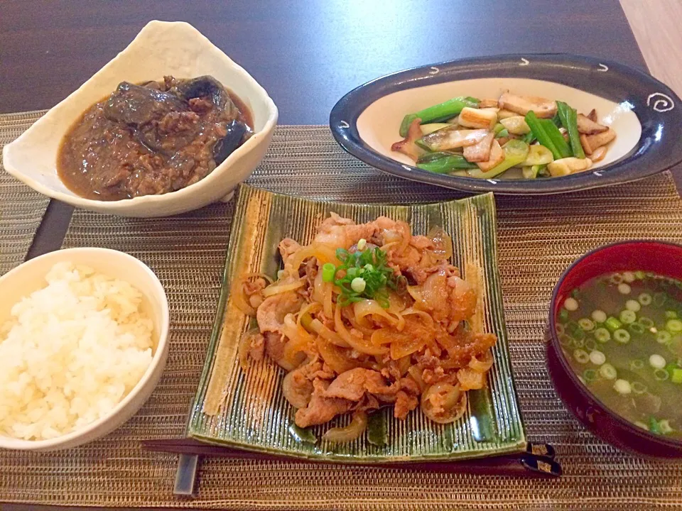 Snapdishの料理写真:生姜焼き   麻婆茄子   エリンギとネギ焼き   味噌汁|NAKATAさん